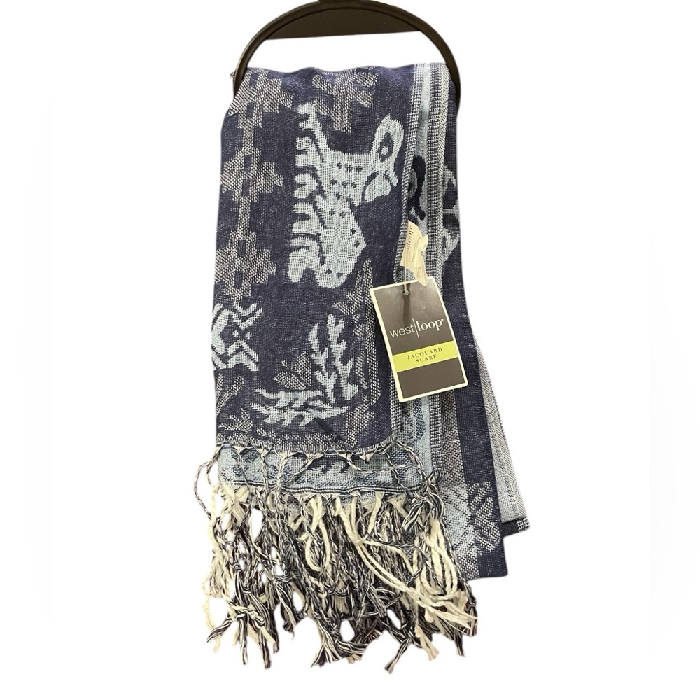 West Loop Jacquard Scarf
100% polyester
New with tag
371WG121012520